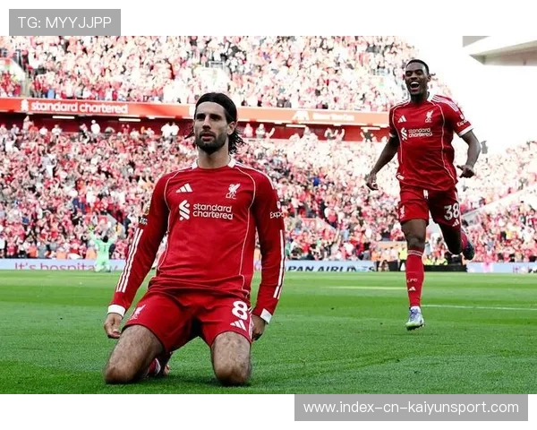 利物浦禁区外远射不断试探，阿诺德世界波轰破球门